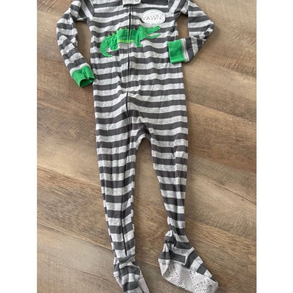 Set of (2) Carter's one piece pajamas - like new condition | 2T - Picture 2 of 5